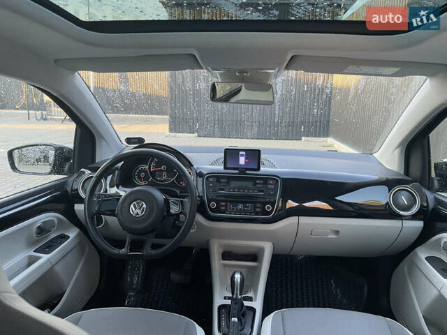 Черный Фольксваген e-up, объемом двигателя 0 л и пробегом 113 тыс. км за 6450 $, фото 7 на Automoto.ua