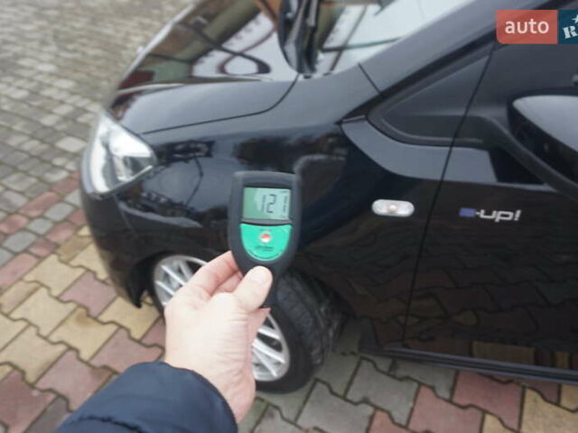 Черный Фольксваген e-up, объемом двигателя 0 л и пробегом 151 тыс. км за 5555 $, фото 61 на Automoto.ua