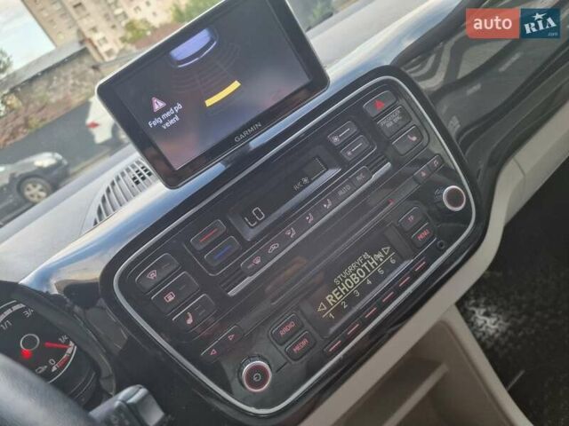 Черный Фольксваген e-up, объемом двигателя 0 л и пробегом 118 тыс. км за 6550 $, фото 57 на Automoto.ua