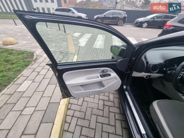 Черный Фольксваген e-up, объемом двигателя 0 л и пробегом 113 тыс. км за 5999 $, фото 23 на Automoto.ua