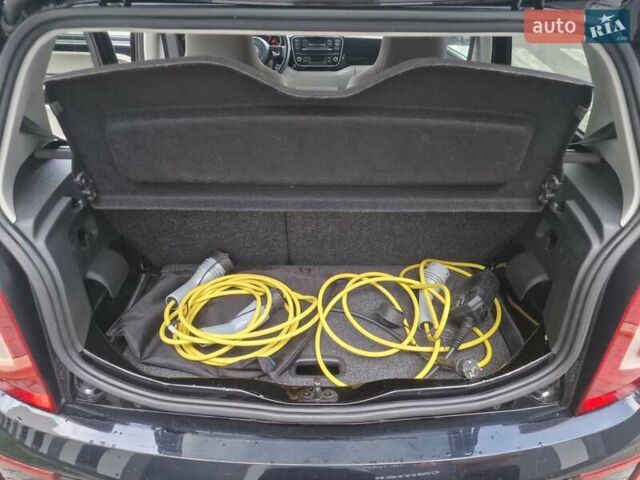 Черный Фольксваген e-up, объемом двигателя 0 л и пробегом 118 тыс. км за 6550 $, фото 53 на Automoto.ua