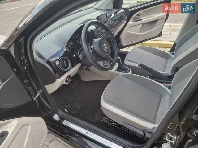 Черный Фольксваген e-up, объемом двигателя 0 л и пробегом 118 тыс. км за 6550 $, фото 34 на Automoto.ua