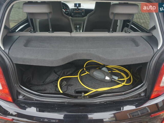 Черный Фольксваген e-up, объемом двигателя 0 л и пробегом 151 тыс. км за 5555 $, фото 47 на Automoto.ua