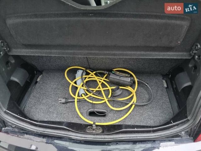 Черный Фольксваген e-up, объемом двигателя 0 л и пробегом 113 тыс. км за 5999 $, фото 31 на Automoto.ua