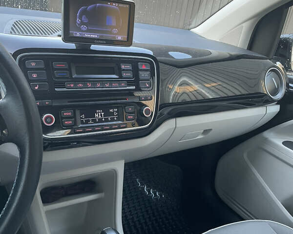 Черный Фольксваген e-up, объемом двигателя 0 л и пробегом 113 тыс. км за 6450 $, фото 6 на Automoto.ua