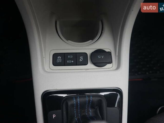 Черный Фольксваген e-up, объемом двигателя 0 л и пробегом 151 тыс. км за 5555 $, фото 34 на Automoto.ua