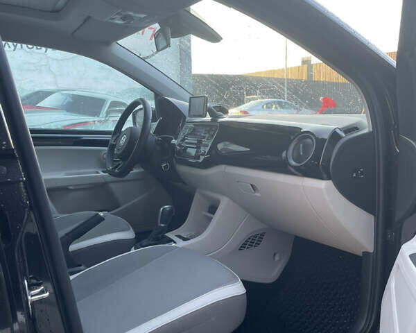 Черный Фольксваген e-up, объемом двигателя 0 л и пробегом 113 тыс. км за 6450 $, фото 9 на Automoto.ua