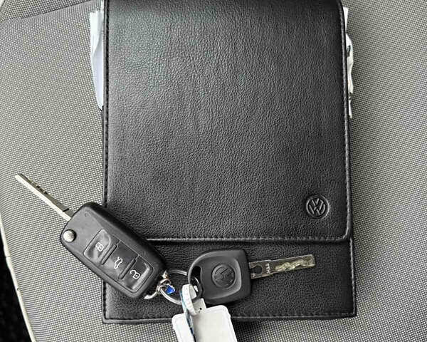 Чорний Фольксваген e-up, об'ємом двигуна 0 л та пробігом 96 тис. км за 5600 $, фото 17 на Automoto.ua