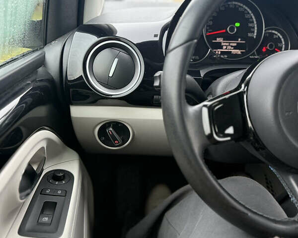 Чорний Фольксваген e-up, об'ємом двигуна 0 л та пробігом 96 тис. км за 5600 $, фото 8 на Automoto.ua