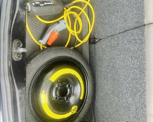 Черный Фольксваген e-up, объемом двигателя 0 л и пробегом 140 тыс. км за 6500 $, фото 24 на Automoto.ua