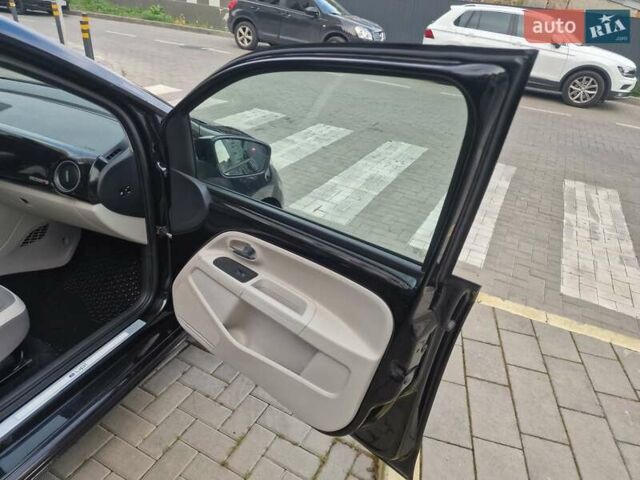 Черный Фольксваген e-up, объемом двигателя 0 л и пробегом 118 тыс. км за 6550 $, фото 47 на Automoto.ua