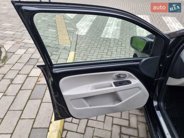 Черный Фольксваген e-up, объемом двигателя 0 л и пробегом 113 тыс. км за 5999 $, фото 24 на Automoto.ua