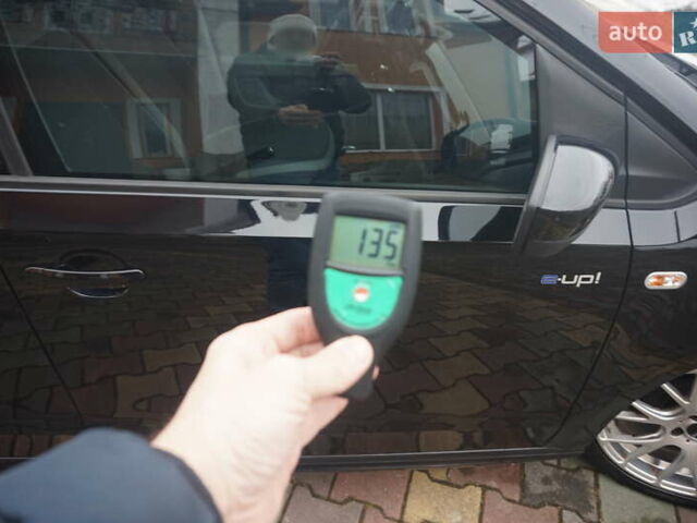 Черный Фольксваген e-up, объемом двигателя 0 л и пробегом 151 тыс. км за 5555 $, фото 70 на Automoto.ua