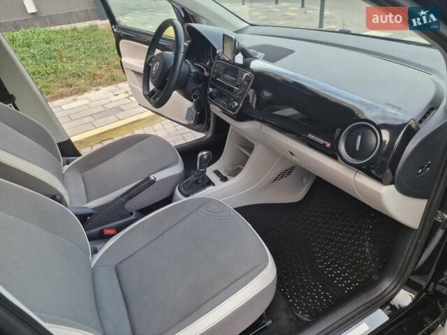 Черный Фольксваген e-up, объемом двигателя 0 л и пробегом 118 тыс. км за 6550 $, фото 52 на Automoto.ua