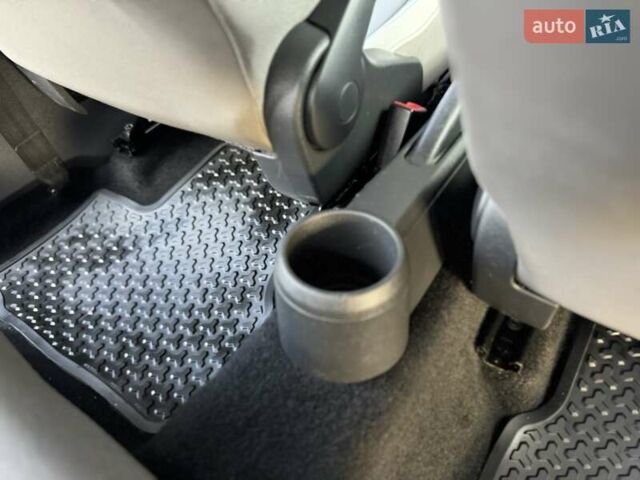 Чорний Фольксваген e-up, об'ємом двигуна 0 л та пробігом 85 тис. км за 6799 $, фото 29 на Automoto.ua