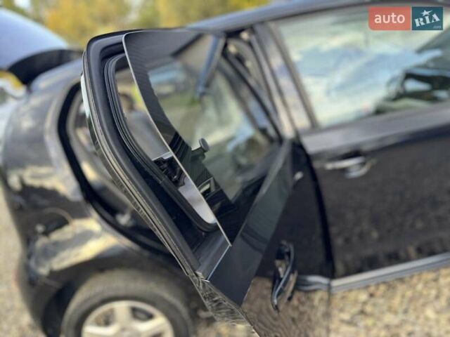 Чорний Фольксваген e-up, об'ємом двигуна 0 л та пробігом 85 тис. км за 6799 $, фото 34 на Automoto.ua