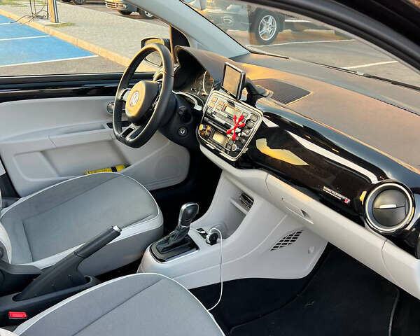 Чорний Фольксваген e-up, об'ємом двигуна 0 л та пробігом 91 тис. км за 7900 $, фото 7 на Automoto.ua