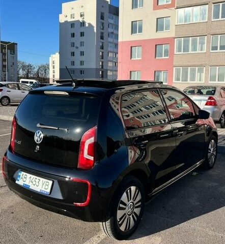 Черный Фольксваген e-up, объемом двигателя 0 л и пробегом 98 тыс. км за 8000 $, фото 1 на Automoto.ua