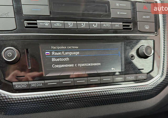 Черный Фольксваген e-up, объемом двигателя 0 л и пробегом 48 тыс. км за 10500 $, фото 27 на Automoto.ua