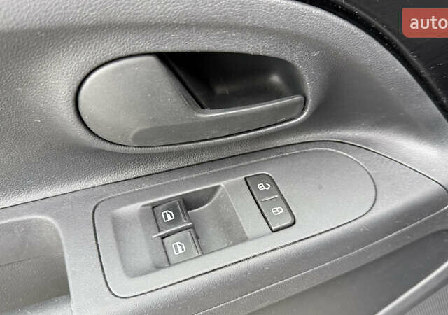 Черный Фольксваген e-up, объемом двигателя 0 л и пробегом 48 тыс. км за 10500 $, фото 18 на Automoto.ua