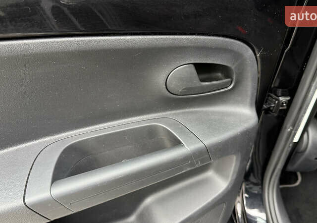 Черный Фольксваген e-up, объемом двигателя 0 л и пробегом 48 тыс. км за 10500 $, фото 32 на Automoto.ua