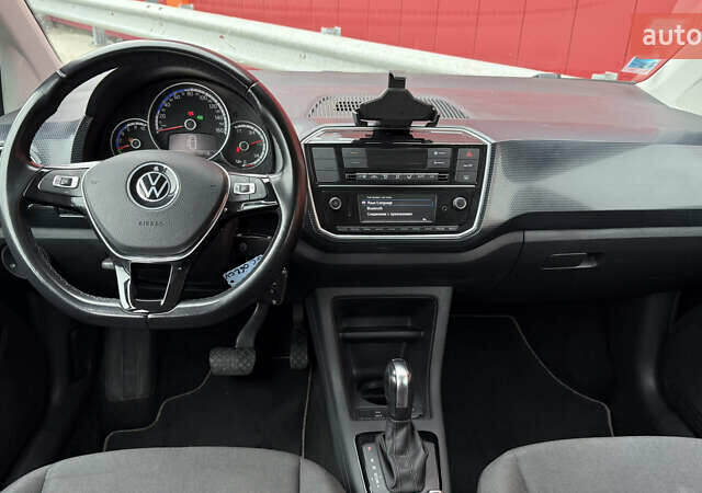 Черный Фольксваген e-up, объемом двигателя 0 л и пробегом 48 тыс. км за 10500 $, фото 48 на Automoto.ua