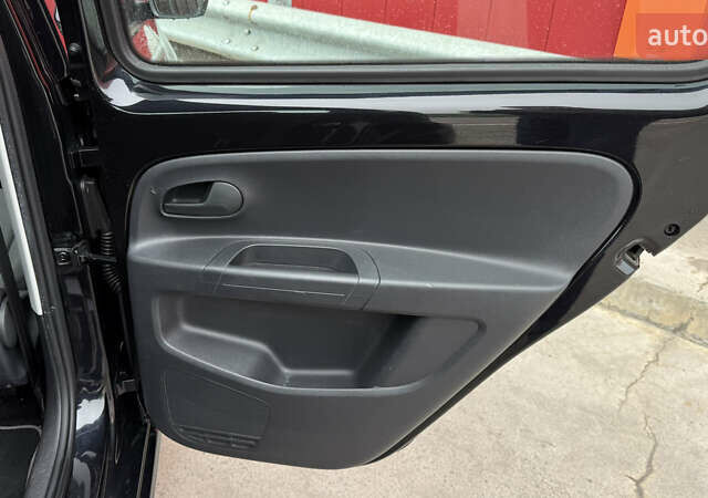 Черный Фольксваген e-up, объемом двигателя 0 л и пробегом 48 тыс. км за 10500 $, фото 39 на Automoto.ua