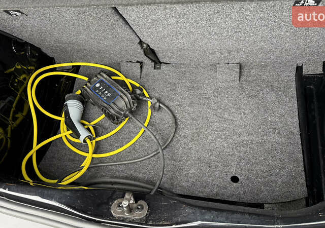 Черный Фольксваген e-up, объемом двигателя 0 л и пробегом 48 тыс. км за 10500 $, фото 38 на Automoto.ua