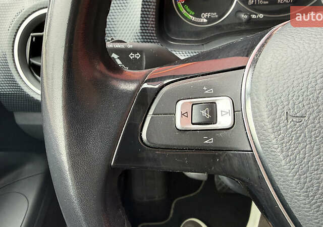 Черный Фольксваген e-up, объемом двигателя 0 л и пробегом 48 тыс. км за 10500 $, фото 20 на Automoto.ua