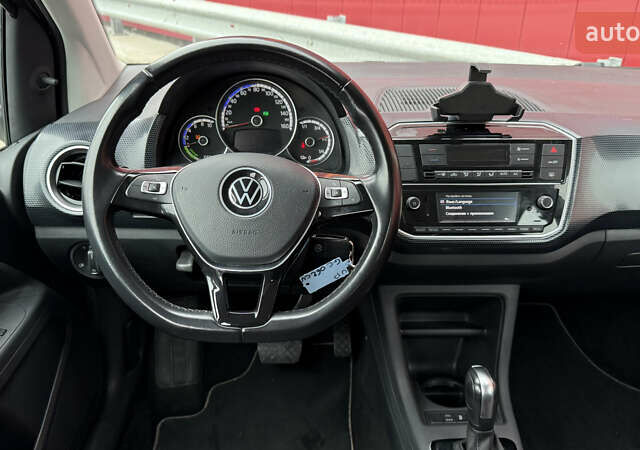 Черный Фольксваген e-up, объемом двигателя 0 л и пробегом 48 тыс. км за 10500 $, фото 49 на Automoto.ua