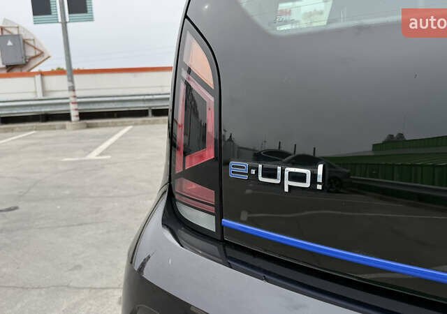 Черный Фольксваген e-up, объемом двигателя 0 л и пробегом 48 тыс. км за 10500 $, фото 37 на Automoto.ua