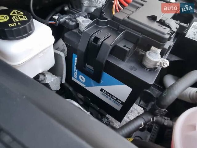 Серый Фольксваген e-up, объемом двигателя 0 л и пробегом 99 тыс. км за 6450 $, фото 17 на Automoto.ua