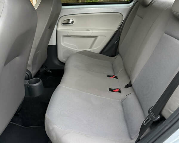 Серый Фольксваген e-up, объемом двигателя 0 л и пробегом 109 тыс. км за 5600 $, фото 12 на Automoto.ua