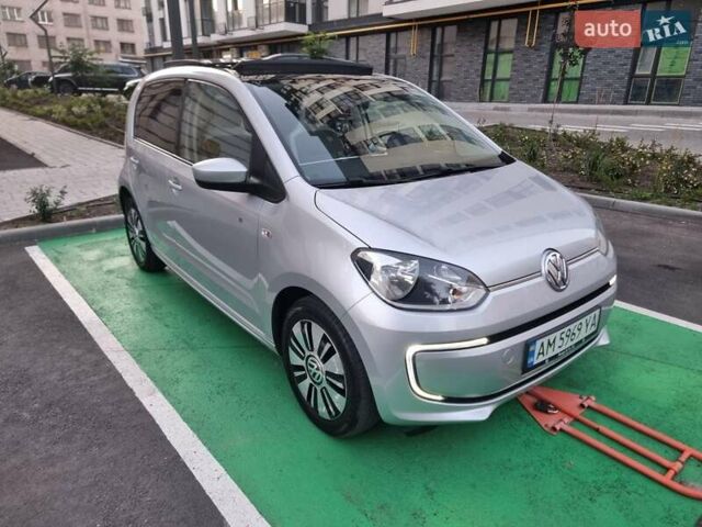 Серый Фольксваген e-up, объемом двигателя 0 л и пробегом 99 тыс. км за 6450 $, фото 23 на Automoto.ua