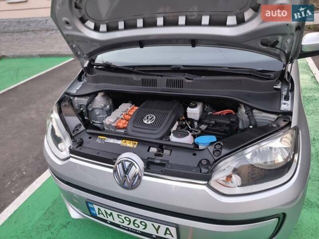 Серый Фольксваген e-up, объемом двигателя 0 л и пробегом 99 тыс. км за 6450 $, фото 16 на Automoto.ua