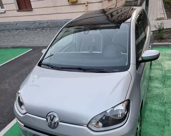 Серый Фольксваген e-up, объемом двигателя 0 л и пробегом 99 тыс. км за 6450 $, фото 6 на Automoto.ua