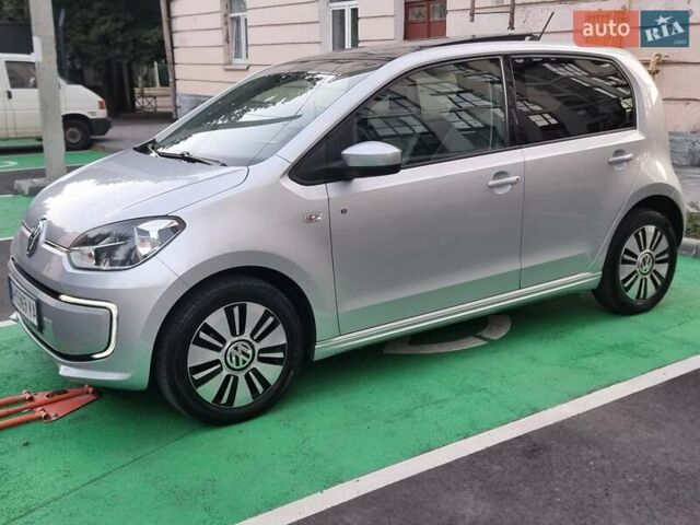 Серый Фольксваген e-up, объемом двигателя 0 л и пробегом 99 тыс. км за 6450 $, фото 7 на Automoto.ua