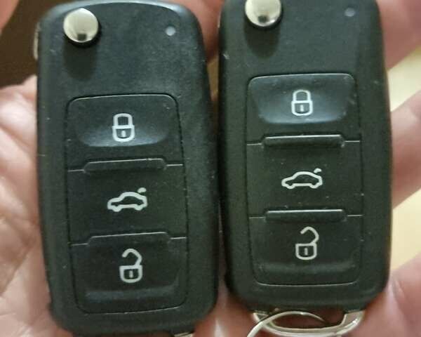 Серый Фольксваген e-up, объемом двигателя 0 л и пробегом 99 тыс. км за 6450 $, фото 31 на Automoto.ua