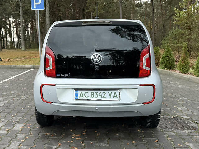 Серый Фольксваген e-up, объемом двигателя 0 л и пробегом 109 тыс. км за 5600 $, фото 7 на Automoto.ua