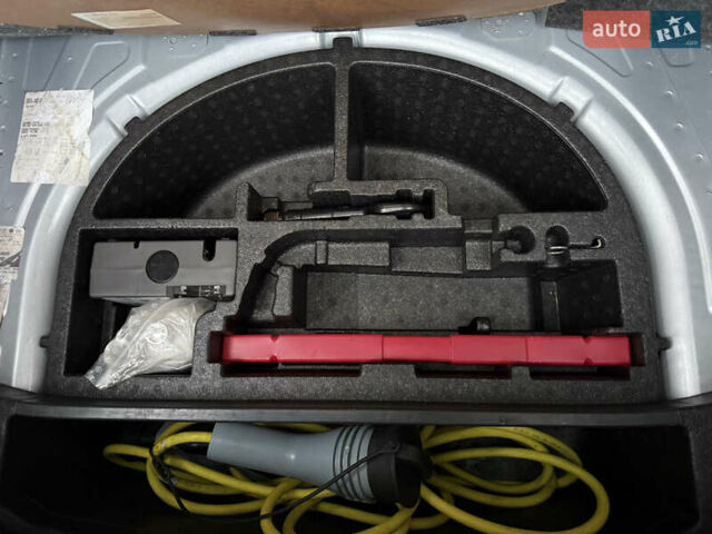 Серый Фольксваген e-up, объемом двигателя 0 л и пробегом 109 тыс. км за 5600 $, фото 15 на Automoto.ua