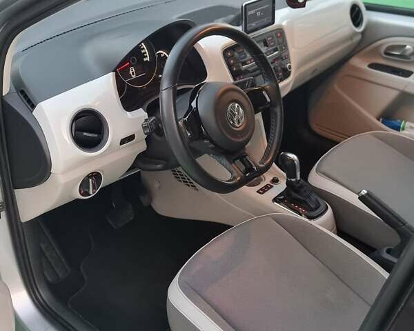 Серый Фольксваген e-up, объемом двигателя 0 л и пробегом 99 тыс. км за 6450 $, фото 5 на Automoto.ua