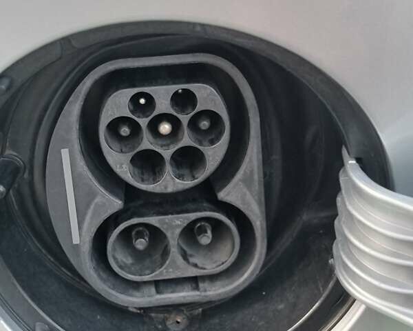 Серый Фольксваген e-up, объемом двигателя 0 л и пробегом 99 тыс. км за 6450 $, фото 14 на Automoto.ua