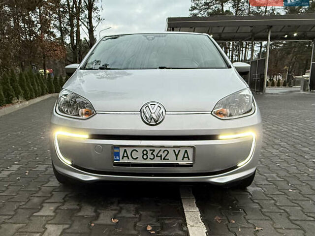 Серый Фольксваген e-up, объемом двигателя 0 л и пробегом 109 тыс. км за 5600 $, фото 1 на Automoto.ua