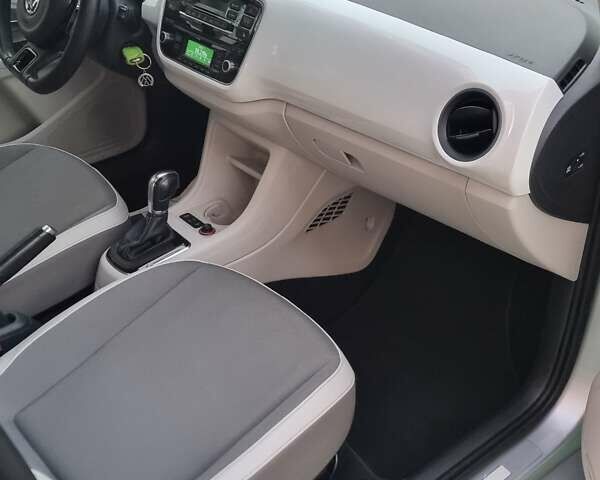 Серый Фольксваген e-up, объемом двигателя 0 л и пробегом 99 тыс. км за 6450 $, фото 13 на Automoto.ua