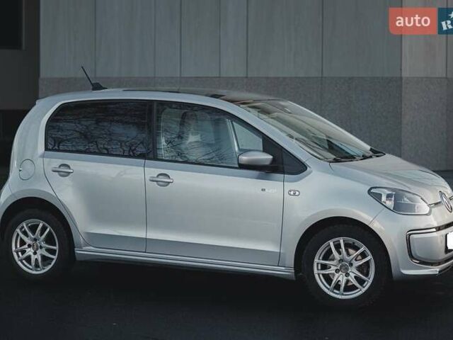 Серый Фольксваген e-up, объемом двигателя 0 л и пробегом 64 тыс. км за 7400 $, фото 6 на Automoto.ua