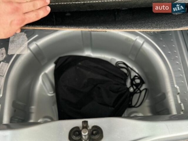 Сірий Фольксваген e-up, об'ємом двигуна 0 л та пробігом 148 тис. км за 6500 $, фото 13 на Automoto.ua