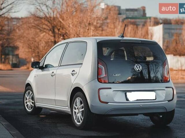 Серый Фольксваген e-up, объемом двигателя 0 л и пробегом 64 тыс. км за 7400 $, фото 9 на Automoto.ua
