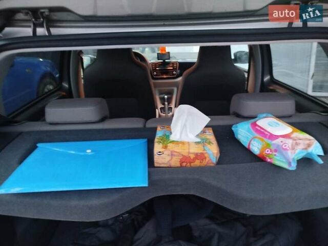 Серый Фольксваген e-up, объемом двигателя 0 л и пробегом 145 тыс. км за 6500 $, фото 6 на Automoto.ua