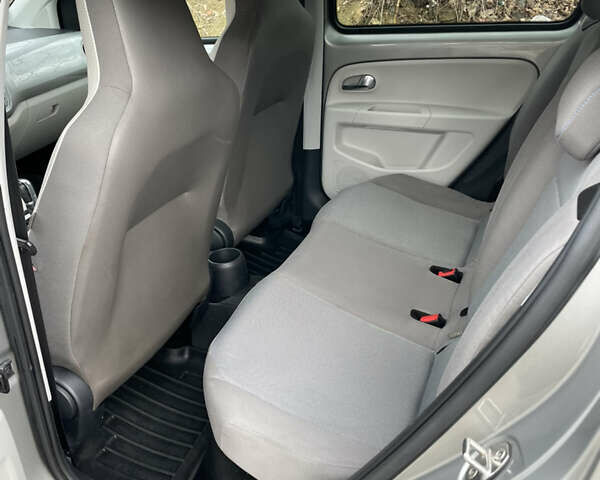 Серый Фольксваген e-up, объемом двигателя 0 л и пробегом 115 тыс. км за 5600 $, фото 8 на Automoto.ua