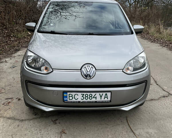 Серый Фольксваген e-up, объемом двигателя 0 л и пробегом 115 тыс. км за 5600 $, фото 1 на Automoto.ua